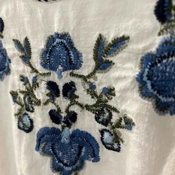 Max Studio Ivory Tank Top with Navy Embroidery, vintage 1940s look - Picture 5 of 11